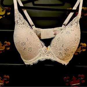 VS lightly lined lace bra